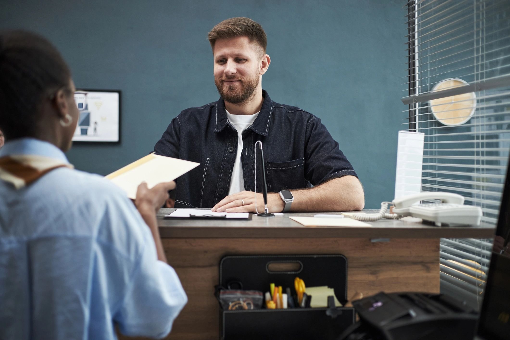 vehicle title paperwork service desk